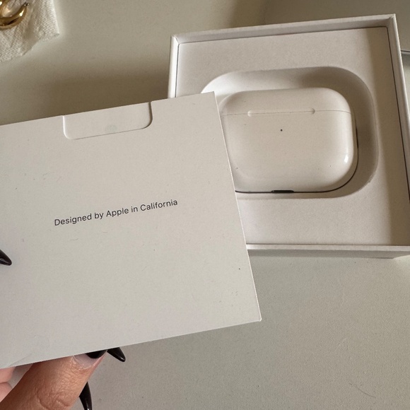 AirPods Pro is 2 with MagSafe Charging Case (USB-C) - Picture 2 of 4